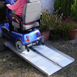 سبيس منحدر ألومنيوم قابل للطي سبيس منحدر ألومنيوم قابل للطي