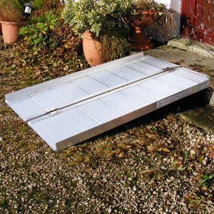 سبيس منحدر ألومنيوم قابل للطي سبيس منحدر ألومنيوم قابل للطي